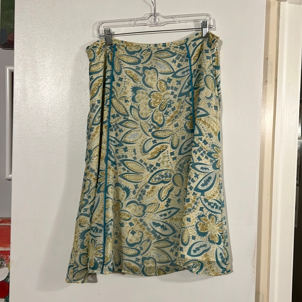Norton McNaughton chiffon lined hidden side zip closure skirt